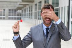 眼睛怕光睁不开