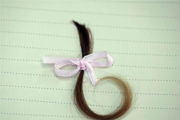 梦见掉了一缕头发